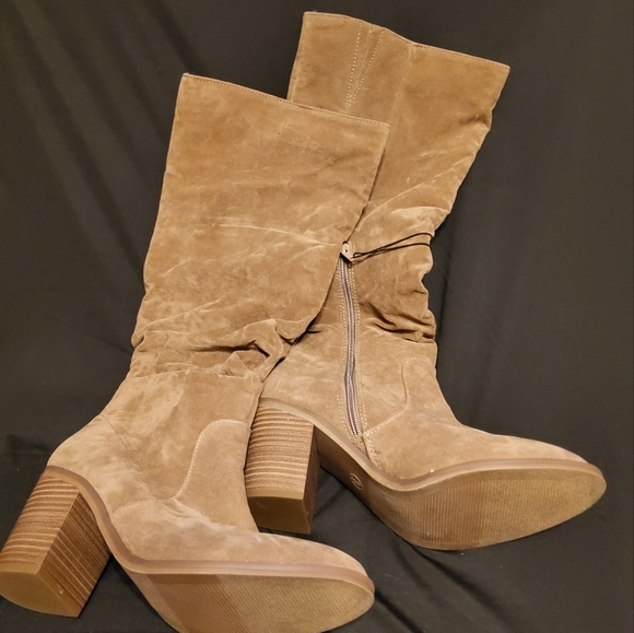NOWT Universal Thread Lanier Heeled Scrunch Boots in Taupe - Picture 4 of 4